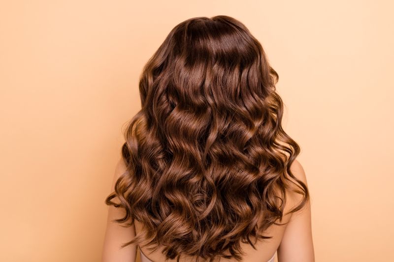 Cheveux plats : les 8 astuces pour donner du volume à sa coiffure