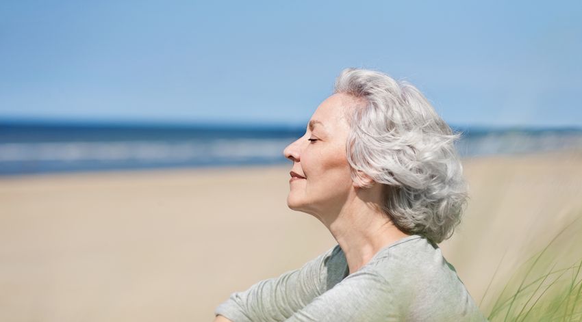 Quels soins pour l’entretien des cheveux gris ?